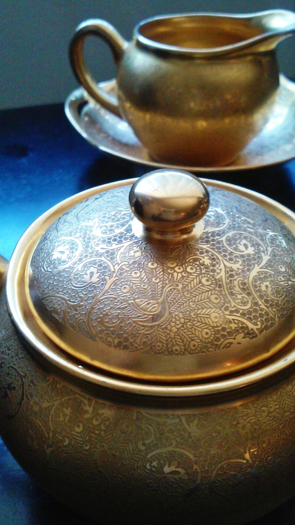 Pickard All-over Gold Peacock Pattern